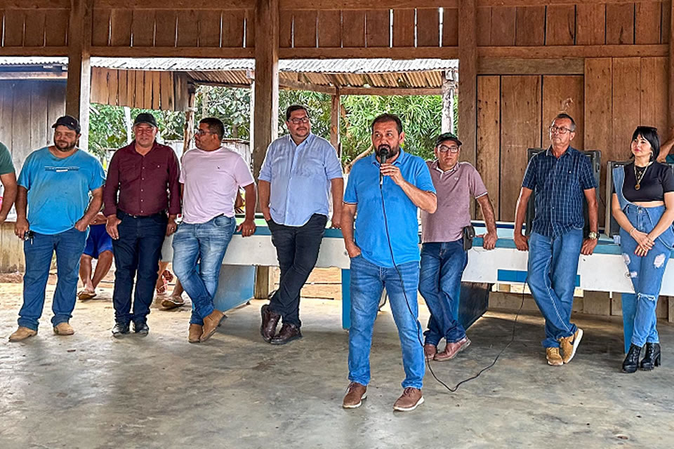 Em Machadinho DOeste deputado Laerte Gomes entrega trator e inaugura cerca de 100 km de estradas recuperadas na zona rural