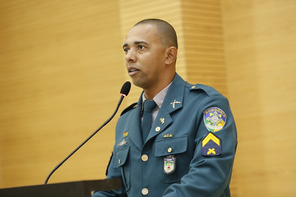 Deputado Jhony Paixão indica militarização de escola em Cacoal