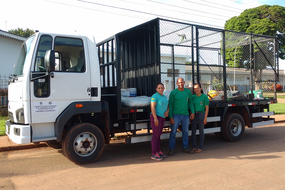 Com benefício liberado por Luizinho Goebel, associação dos catadores de recicláveis adquire caminhão