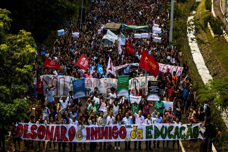 Greve dos “estudantes” não tem nada a ver com educação