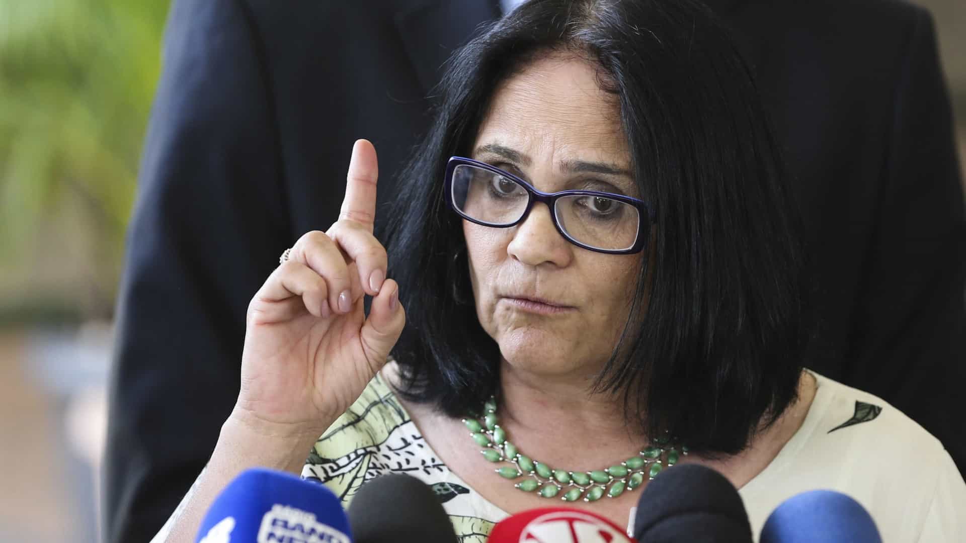 Ministra Damares fala contra aborto no Parlamento argentino