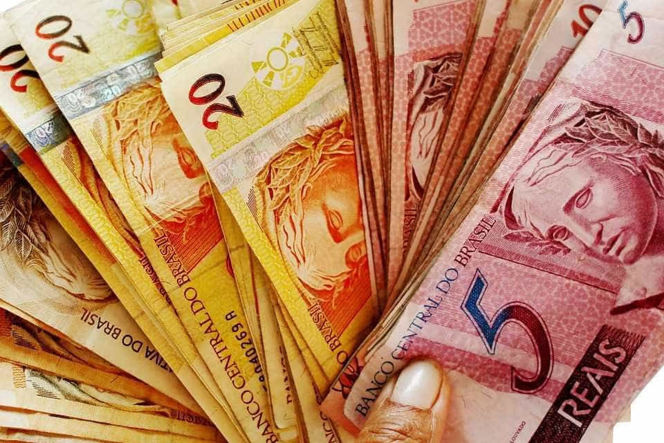 Governo Lula prevê salário mínimo de R$ 1.502 em 2025