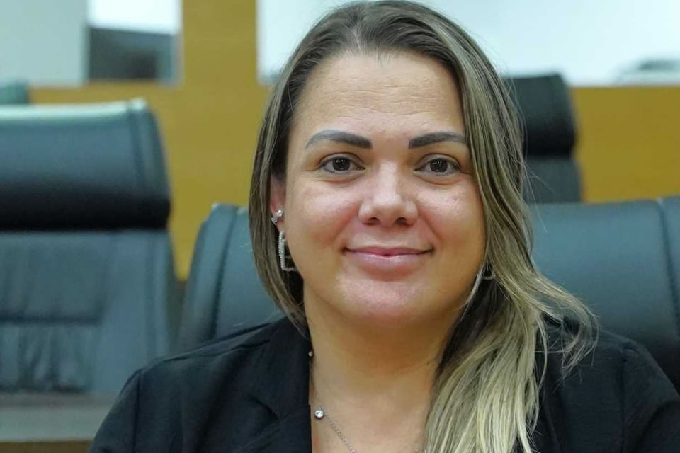 Cláudia de Jesus destaca importância do novo medicamento para HIV em Rondônia