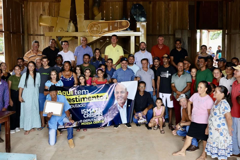 Ismael Crispin participa da entrega de máquina beneficiadora de café para a Associação Unidos Venceremos