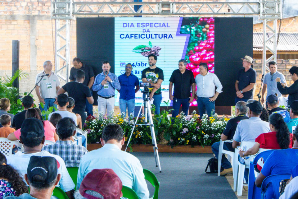 Deputado Delegado Camargo participa do Dia Especial da Cafeicultura em Alto Paraíso