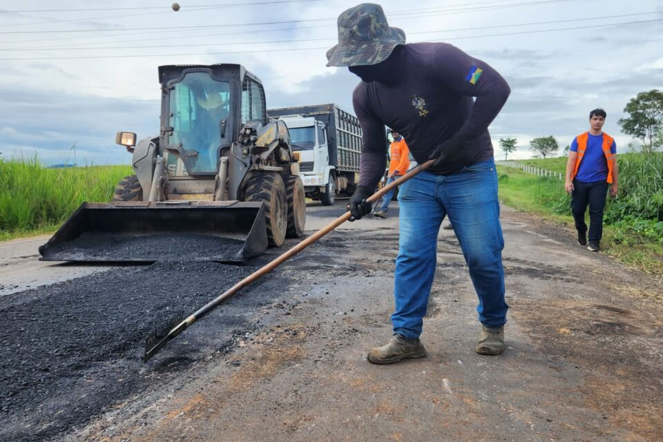 Governo de RO inicia obras de manutenção no asfalto da Rodovia-473 sentido município de Urupá