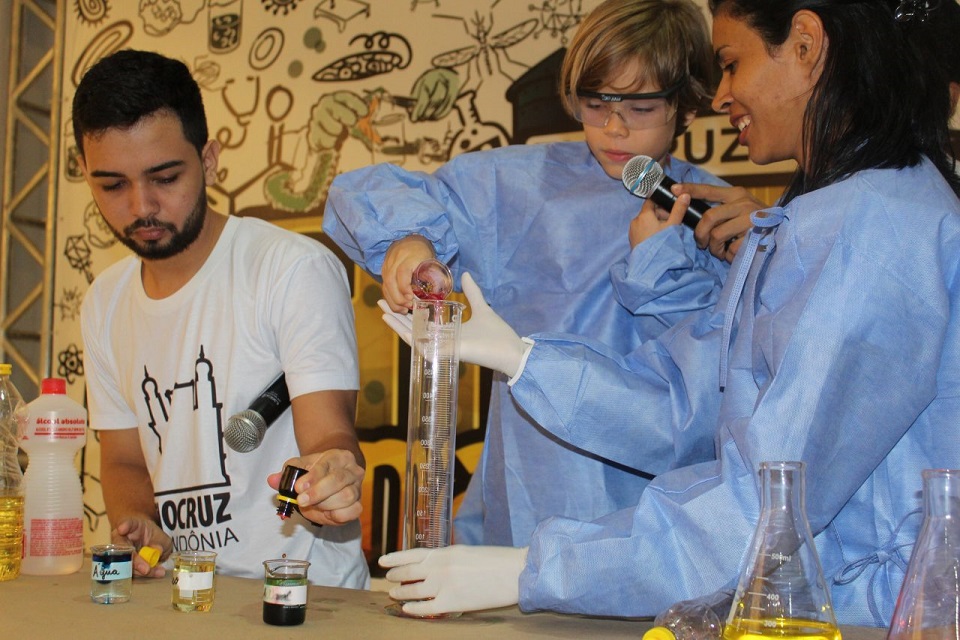 Comunidade participa de Ciência na Rua realizado pela Fiocruz RO