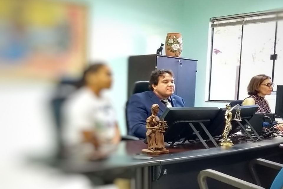 Adolescente do Instituto de Acolhimento se destaca em projeto de leitura