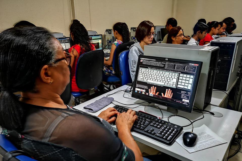Concluídos cursos de informática e digitação da Escola do Legislativo