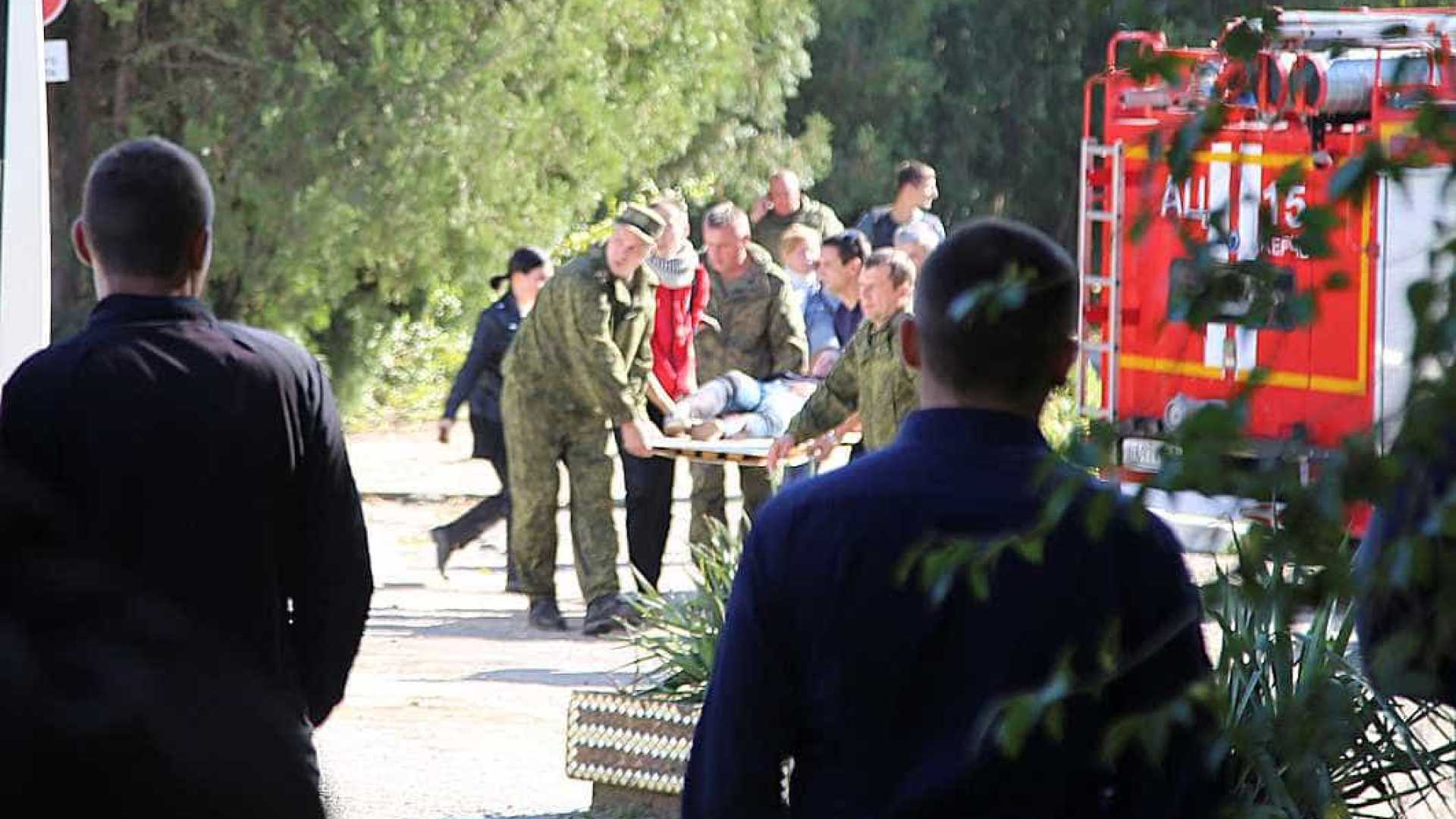 Vítimas de ataque em colégio na Crimeia morreram baleadas