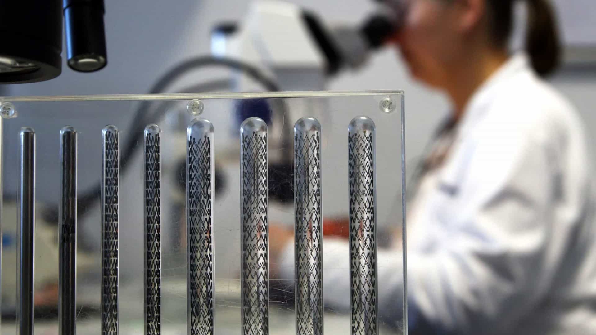 Cientistas descobrem tratamentos eficazes para combater o vírus do Ébola