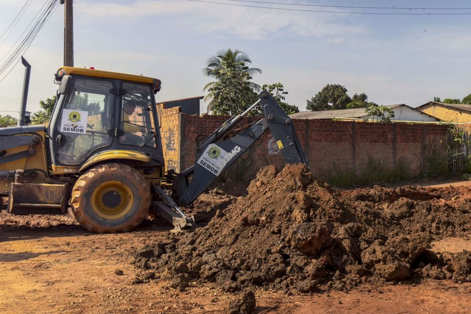Prefeito acompanha obras de drenagem e pavimentação em Porto Velho