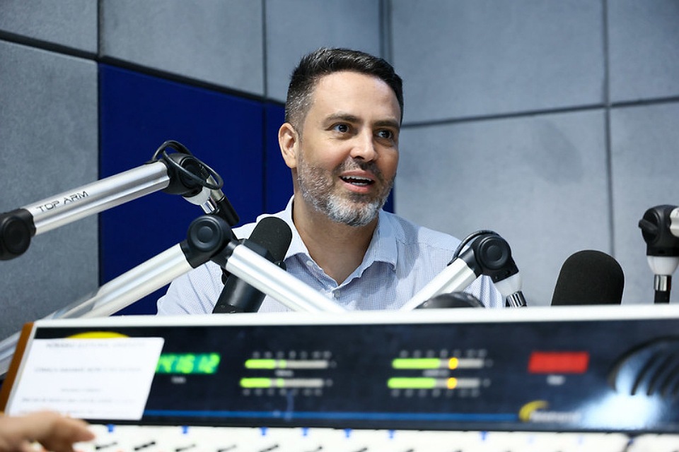 Durante entrevista em rádio, Léo Moraes fala sobre cidade mais sustentável e que vai cuidar do meio ambiente