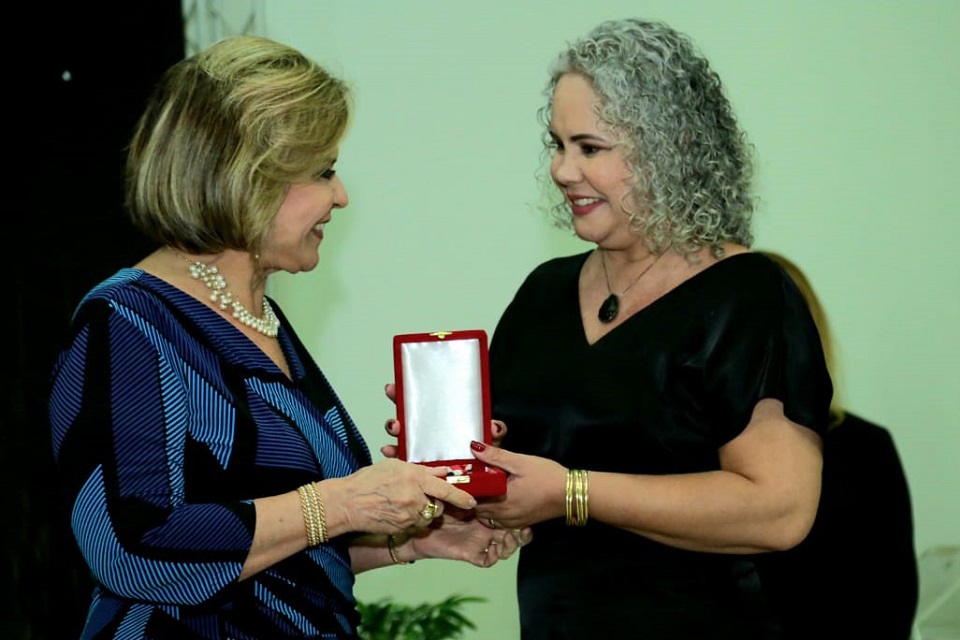 Polícia Civil homenageia Escola do Legislativo da Assembleia