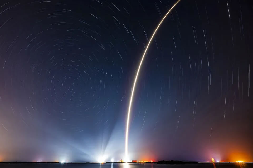 SpaceX celebra 250º lançamento da Starlink com imagem impressionante
