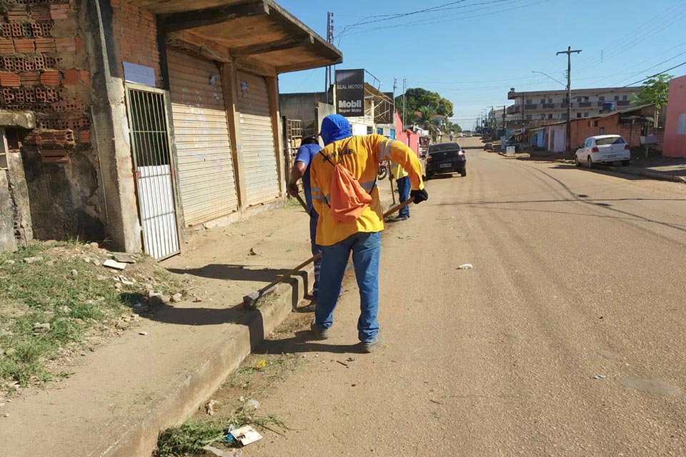 Prefeitura realiza mutirão de limpeza no bairro Castanheira