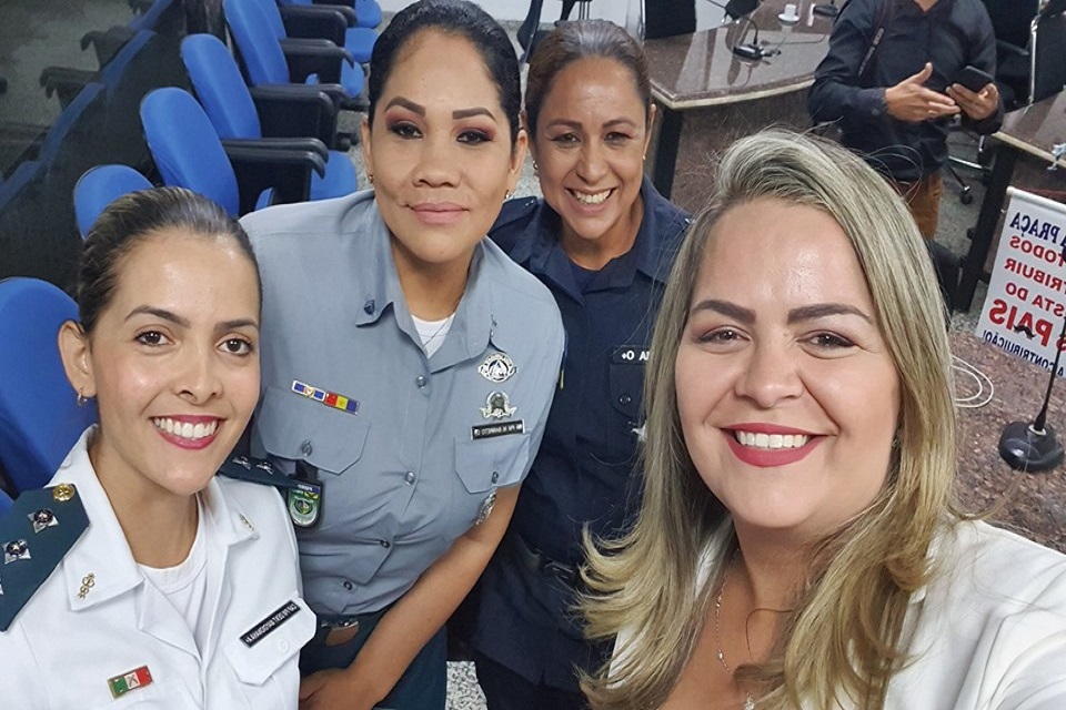 Vídeo; Coronel Pachá parabeniza Casa por homenagem à policial feminino