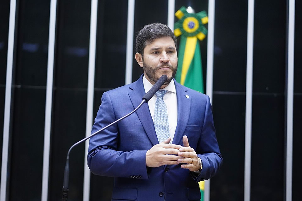 Pesquisa do Instituto Phoenix revela intenção de voto para deputado federal em Candeias do Jamari