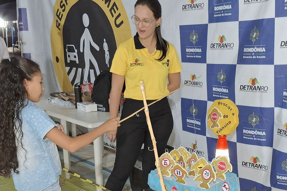 Ações educativas de trânsito são realizadas pelo Detran-RO em festa agropecuária de Cerejeiras