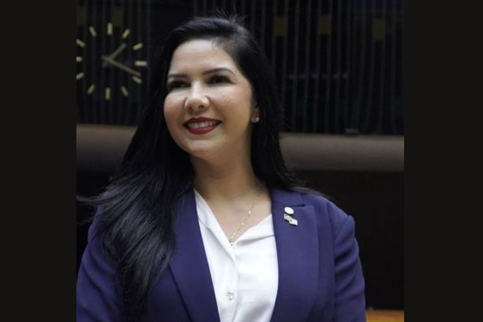 Deputada Cristiane Lopes é Eleita uma das 100 Melhores Parlamentares no Ranking dos Políticos