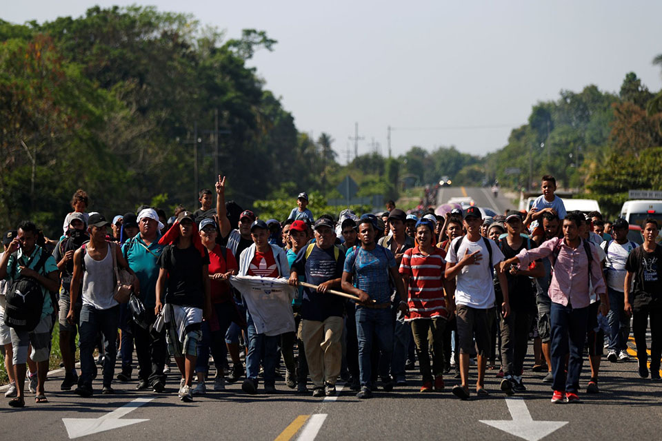 Nova caravana com pelo menos 800 migrantes hondurenhos chega ao México