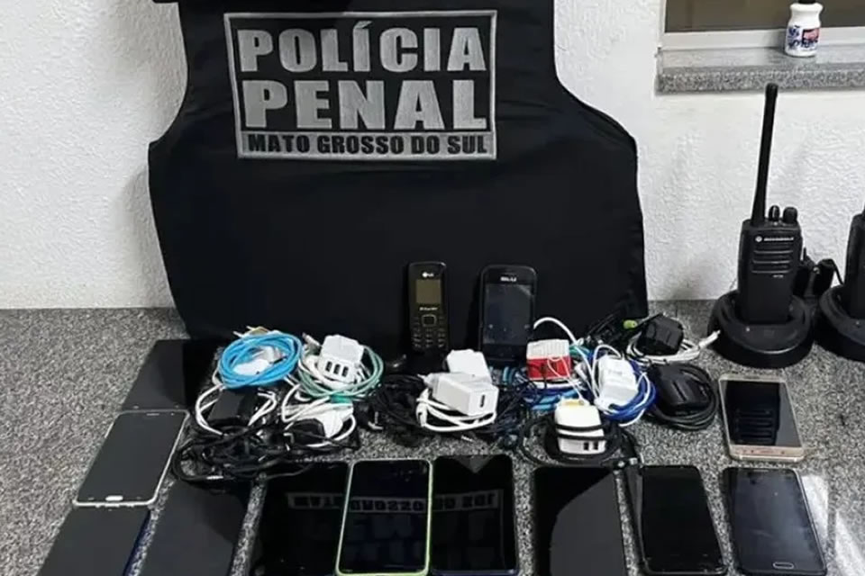 Operação apreende mais de mil celulares em presídios do país