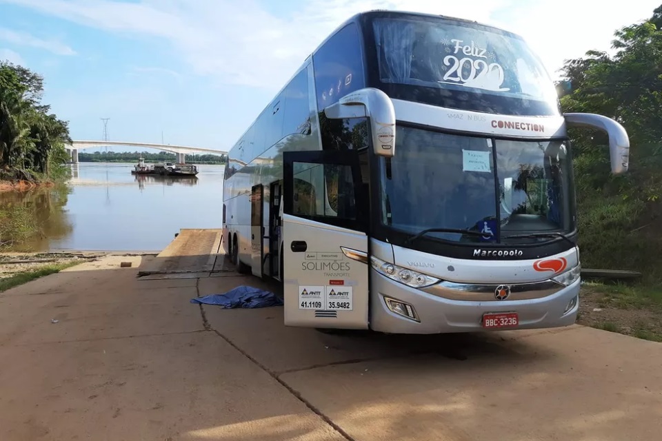 ACIDENTE FATAL: Mulher morre ao ser atropelada por ônibus da Eucatur em balsa do rio Madeira