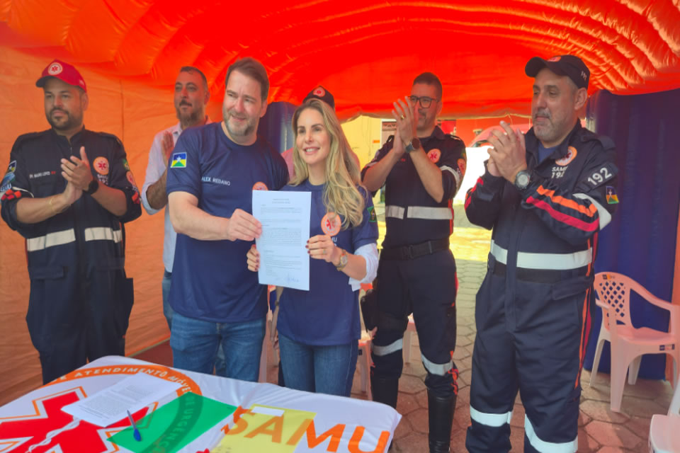 Alex Redano assina emenda de R$ 700 mil para aquisição de motolâncias e viatura de intervenção rápida ao SAMU