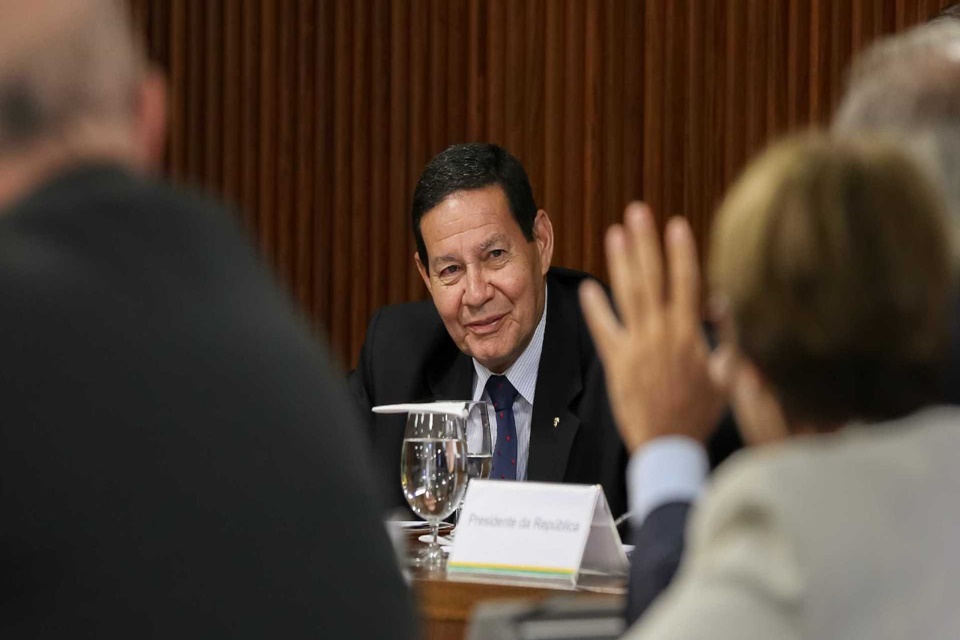 Mourão assume o exercício da Presidência por 48 horas