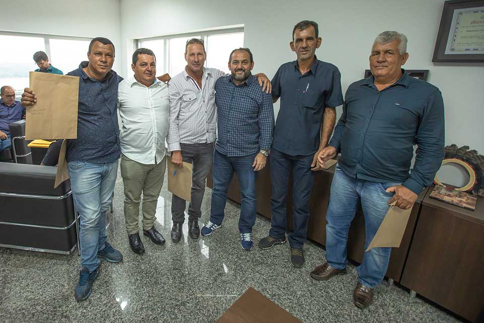 Laerte Gomes recebe comitiva de vereadores de Vale do Paraíso