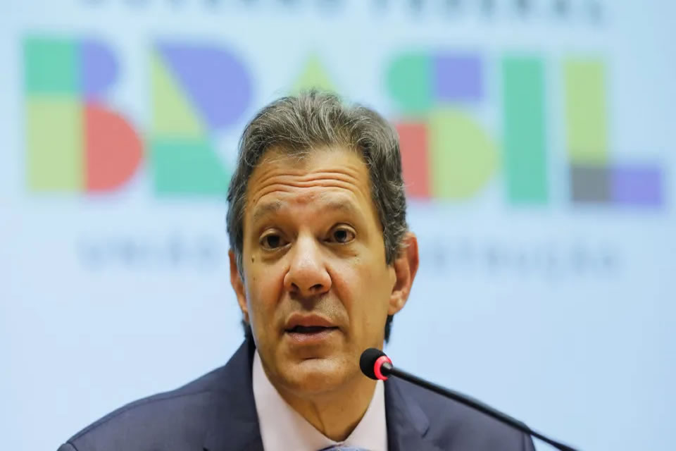Câmara é cobrada por medidas econômicas e Haddad tem razão domina web
