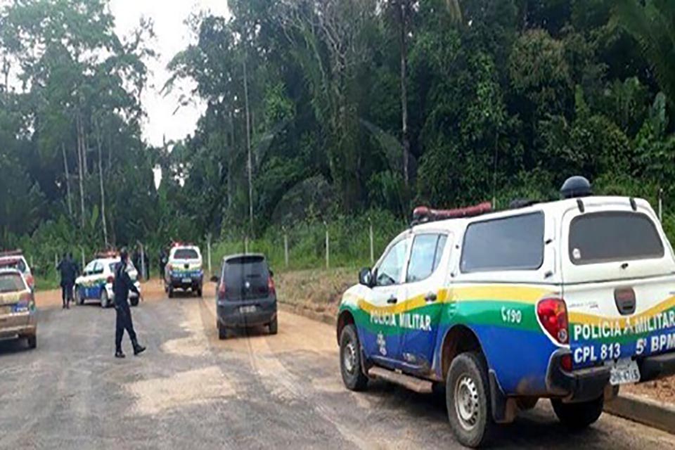 PM troca tiros com bandidos, prende dois e recupera 03 veículos roubados, em Porto Velho
