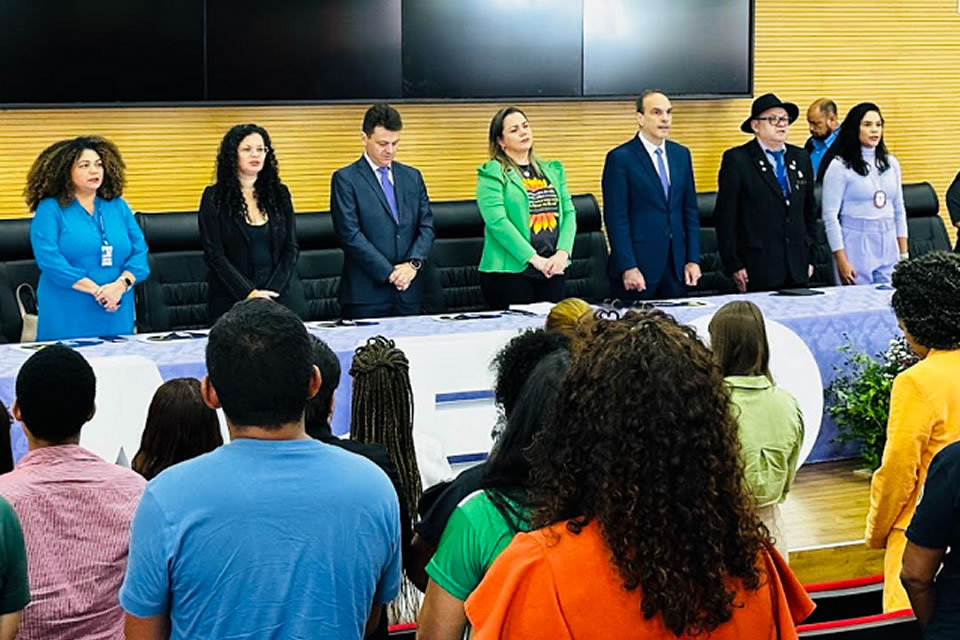 Sessão Solene homenageia Rede Lilás e reforça compromisso no combate à violência contra mulheres