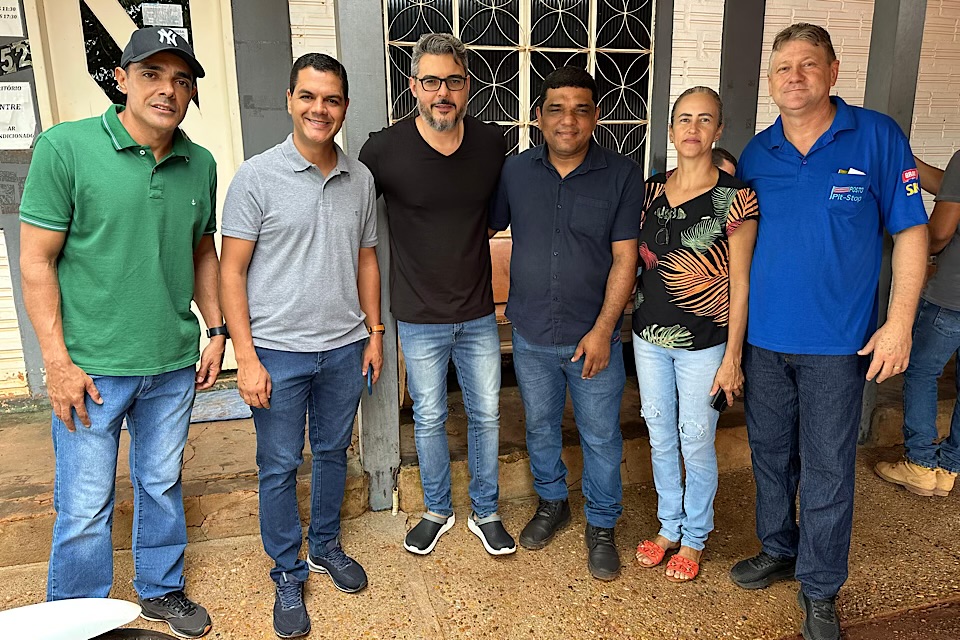 Deputados Cássio Gois e Thiago Flores caminham juntos em intensa agenda em Espigão D oeste