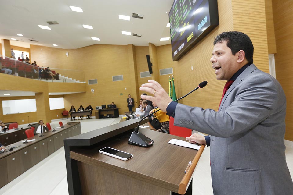 Jair Montes pede sensibilidade do Governo para revisar salário dos servidores