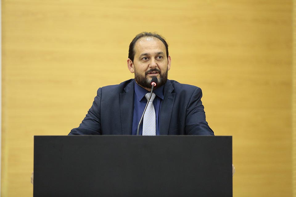 Presidente Laerte Gomes cobra esclarecimentos da Caerd sobre precariedade no fornecimento de água no Bairro Aponiã em Porto Velho