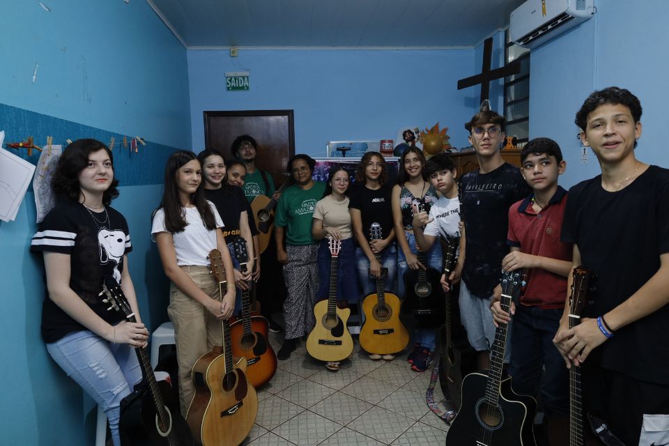 Oficina de musicalização capacita crianças e adolescentes em Rolim de Moura