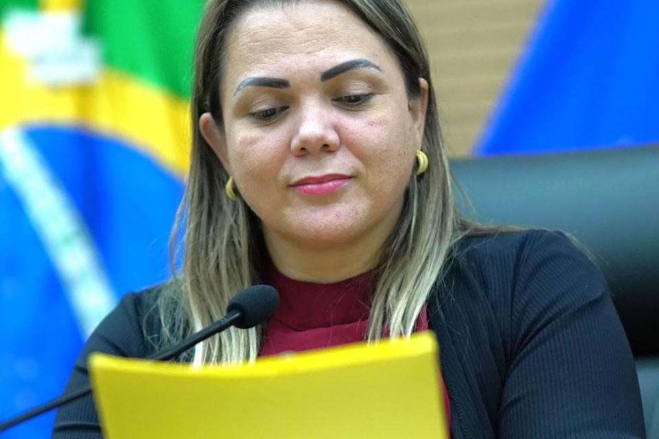 Cláudia de Jesus enaltece lei assinada por Lula contra bullying e cyberbullying