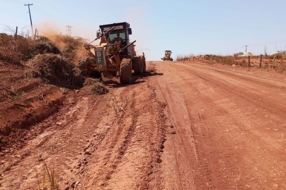 Serviço de manutenção da RO-383 é iniciado no trecho entre Alta Floresta d’Oeste e o distrito de Nova Gease