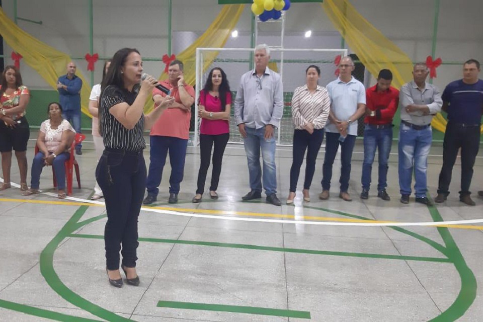 Rosangela Donadon participa de entrega de mobiliário para creche em Pimenteiras do Oeste