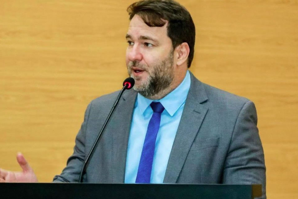 Presidente da Alero propõe extensão do piso nacional da enfermagem a técnicos do sistema prisional de Rondônia