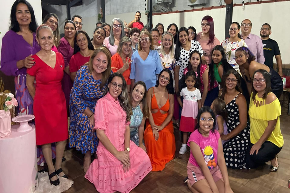 Vereadora Márcia Socorristas presta homenagem às mulheres