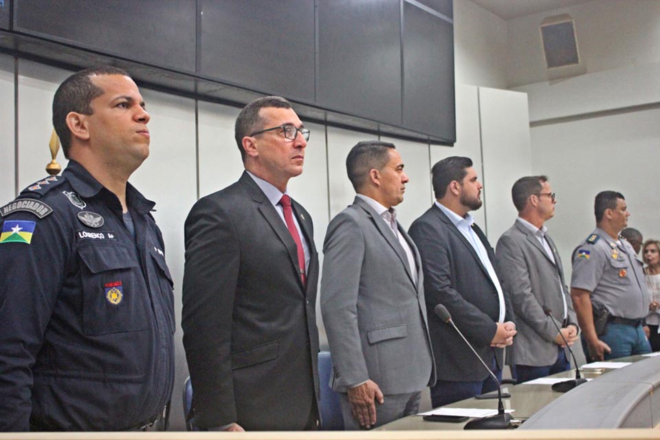 Emoção no encerramento dos cursos de Libras e PM Digital