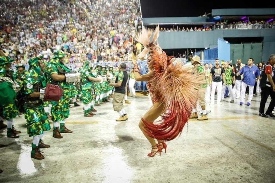 7 escolas desfilam nesta segunda pelo Grupo Especial do Rio