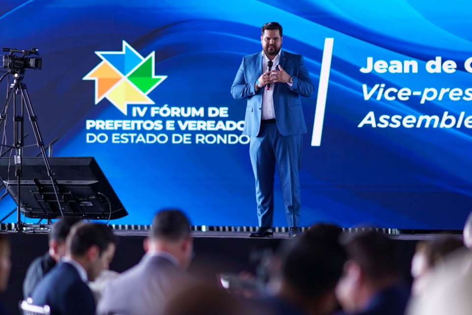 Alero participa do IV Fórum de Prefeitos e Vereadores