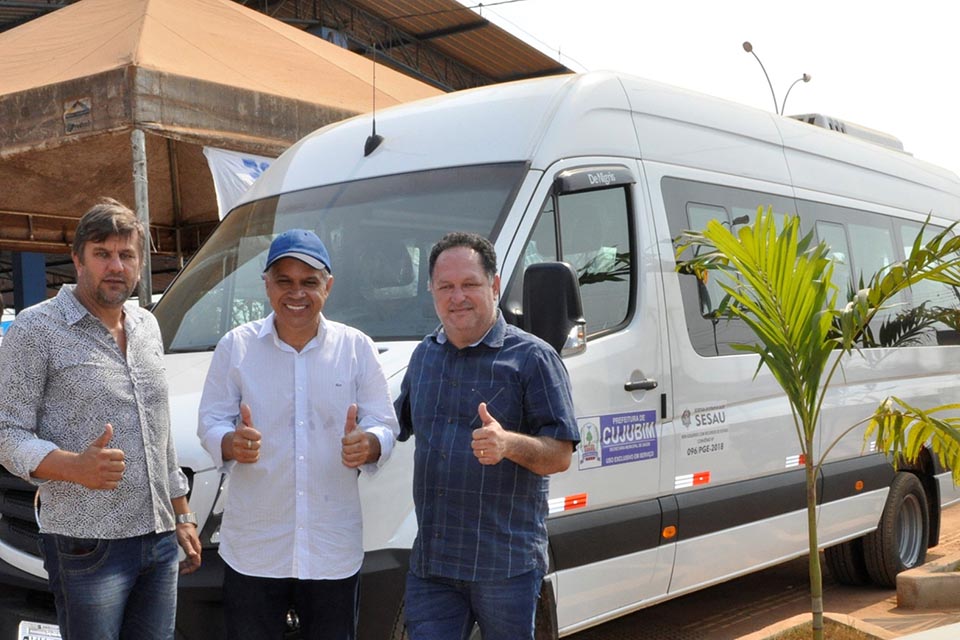 Geraldo da Rondônia participa de entrega de Van para saúde de Cujubim