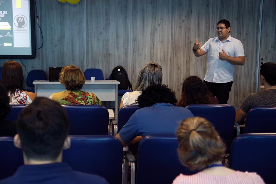 “A saúde emocional está escanteada na saúde pública” diz psicólogo a servidores públicos