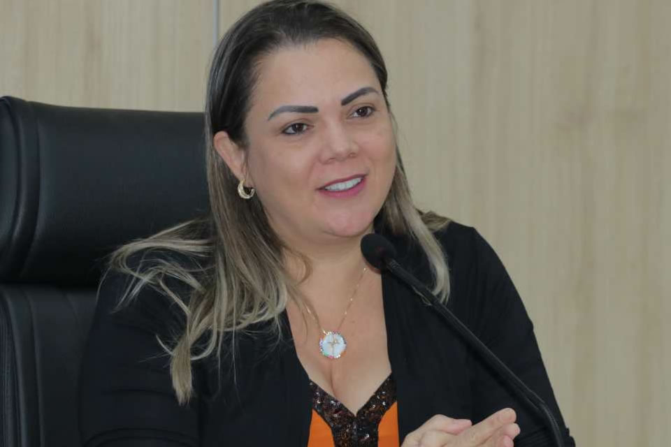 Retomada de obras do Hospital Regional de Extrema é celebrado por Cláudia de Jesus