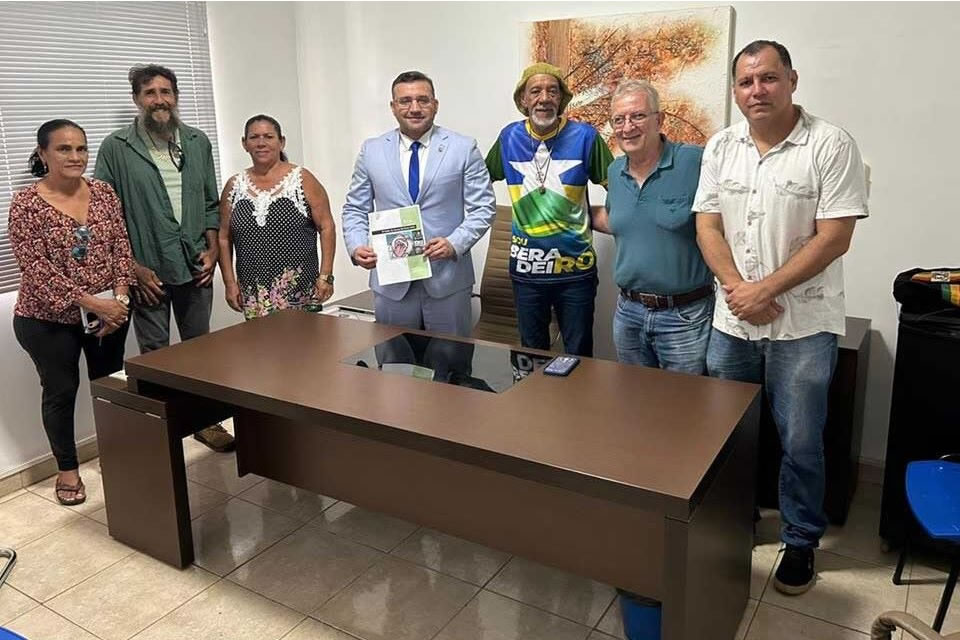 Deputado Ribeiro debate projetos de investimentos para valorizar artesãos e artistas visuais