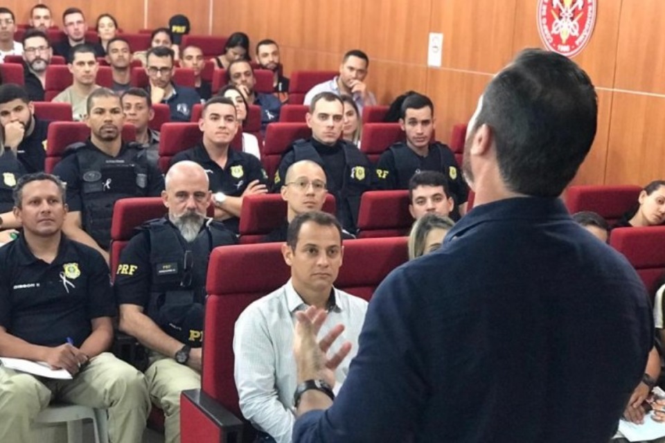 Efetivo da PRF em Porto Velho participa de palestras acerca do suicídio no âmbito policial